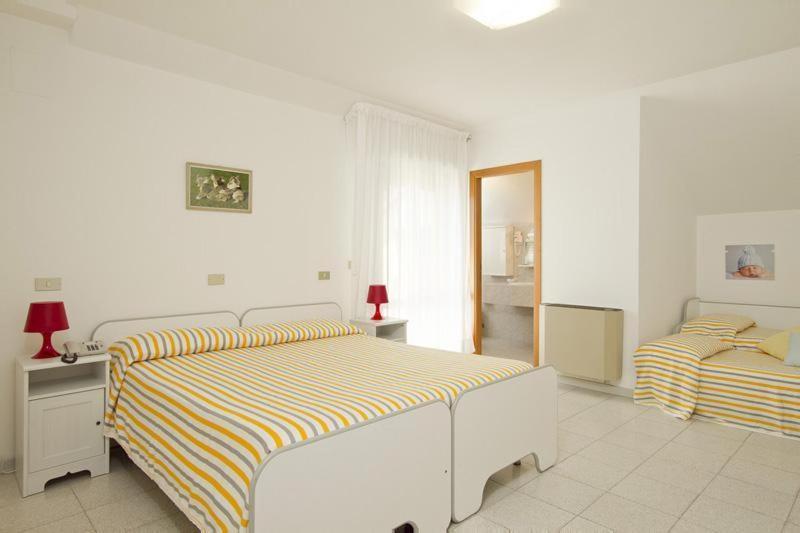 Hotel La Maestra Grottammare Room photo