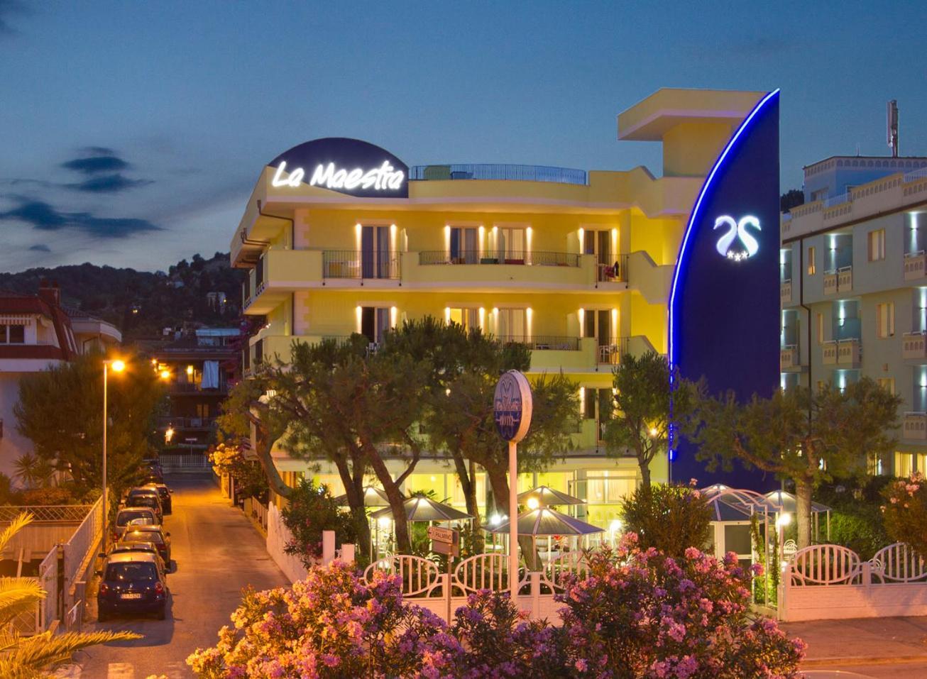 Hotel La Maestra Grottammare Exterior photo